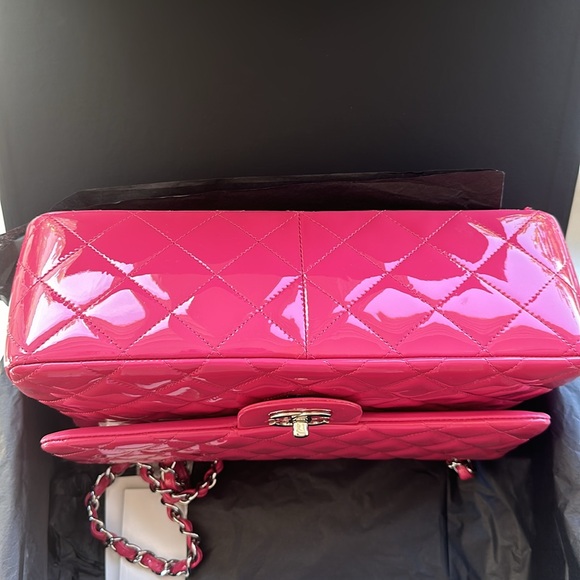 Chanel Jumbo Pink Patent - like new - Picture 4 of 12